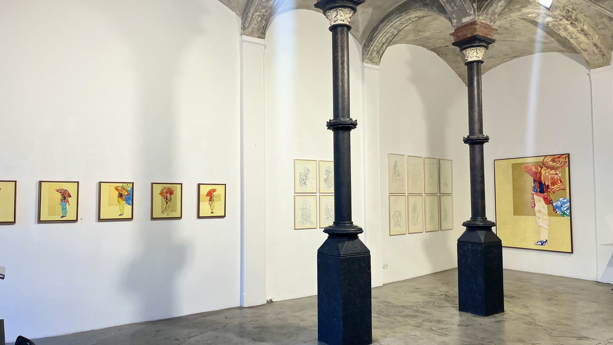 Drei Bilder des Künstlers Hans Laabs in der Galerie Renate Kammer, die sich im historischen Münzviertel befindet, ein im Hamburger Stadtteil Hammerbrook gelegenes Quartier.