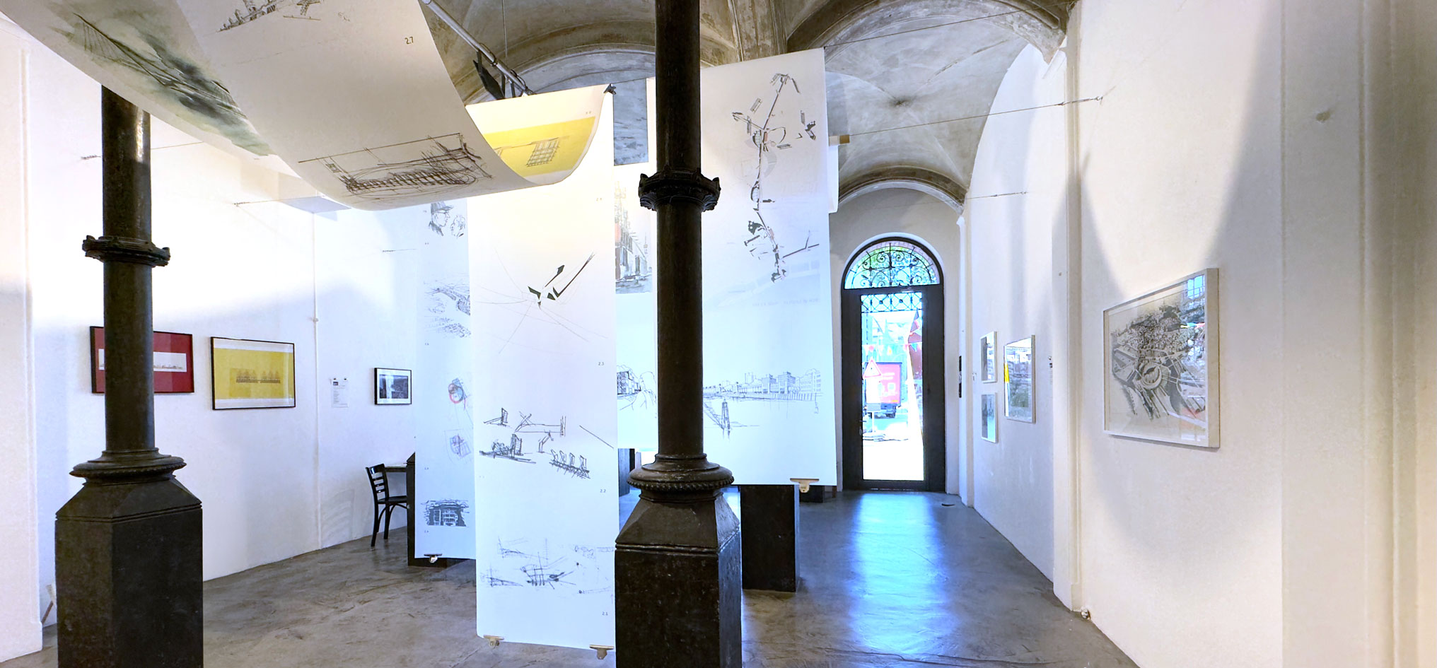 Austellungsansicht der Austellung GELD SPIELT KEINE ROLLE in der Galerie Renate Kammer